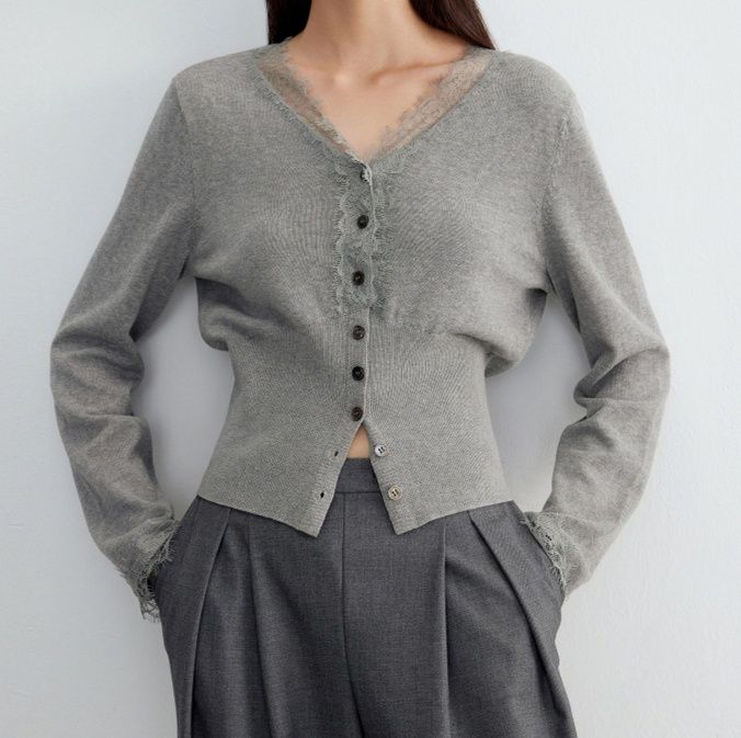 レディースカーディガン レース縁取りVネック上品カーディガン　ショート丈