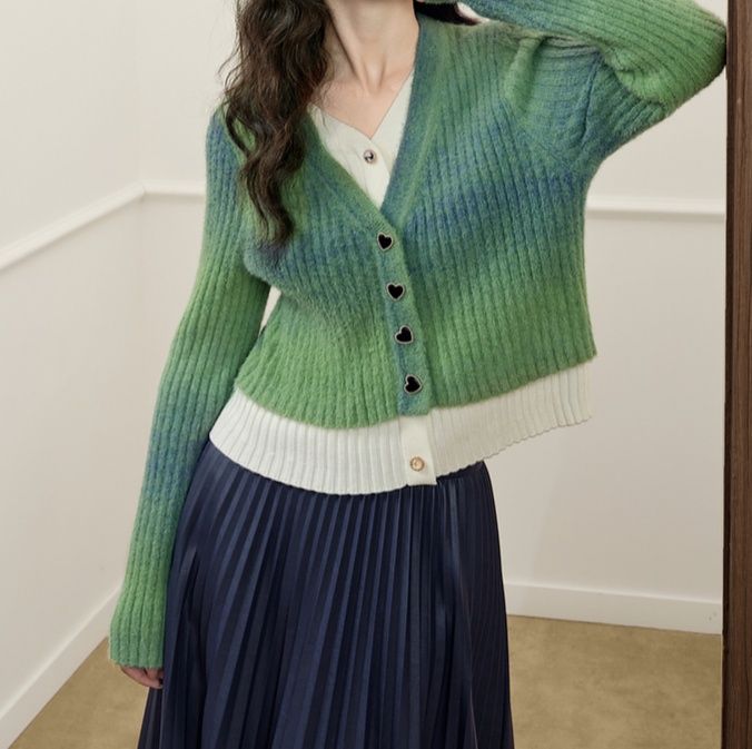 レディースカーディガン ふわふわリブ編みハートボタン羽織　ショート丈