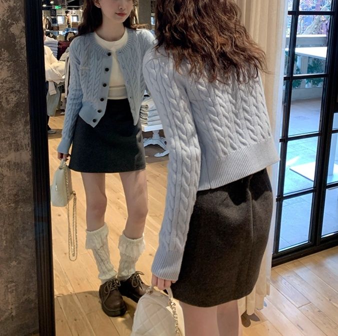 レディースカーディガン 麻花編み丸首ボタン留めニットカーディガン　ショート丈