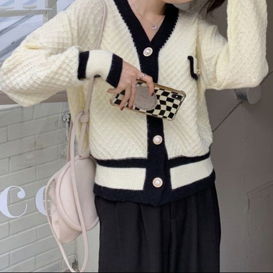 レディースカーディガン ショート丈レトロ風ニットカーディガン 上品な着こなしが叶う一枚