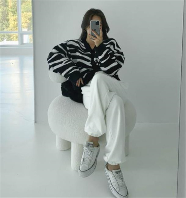 レディースカーディガン 黒白ボーダー ブイネック ショート丈 ニットカーディガン