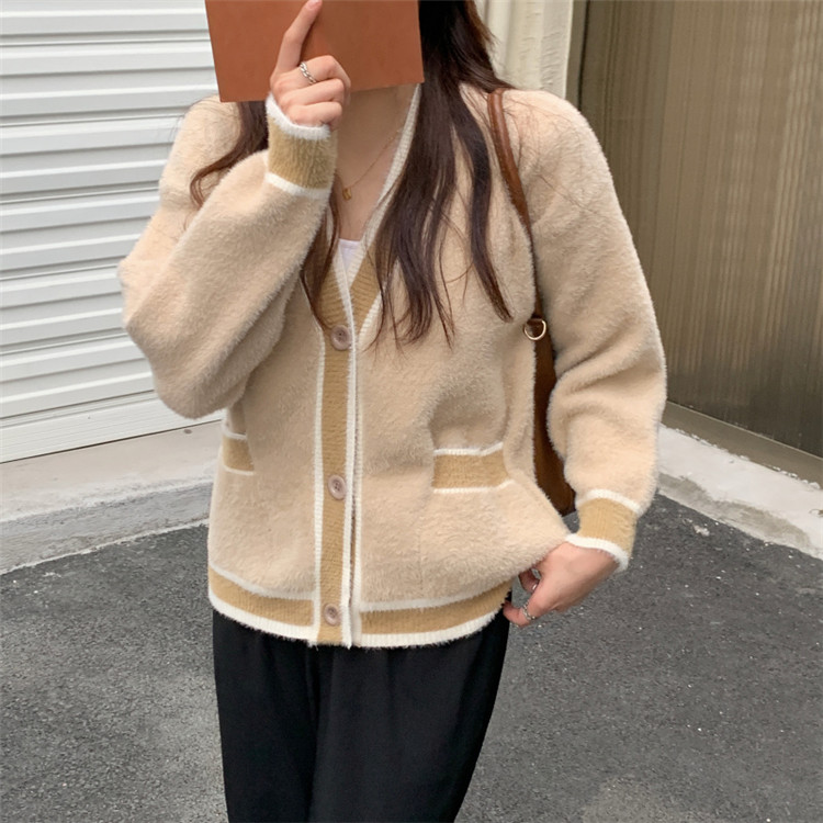 レディースカーディガン 秋冬定番ショート丈ニットカーディガン配色デザイン　センターライン