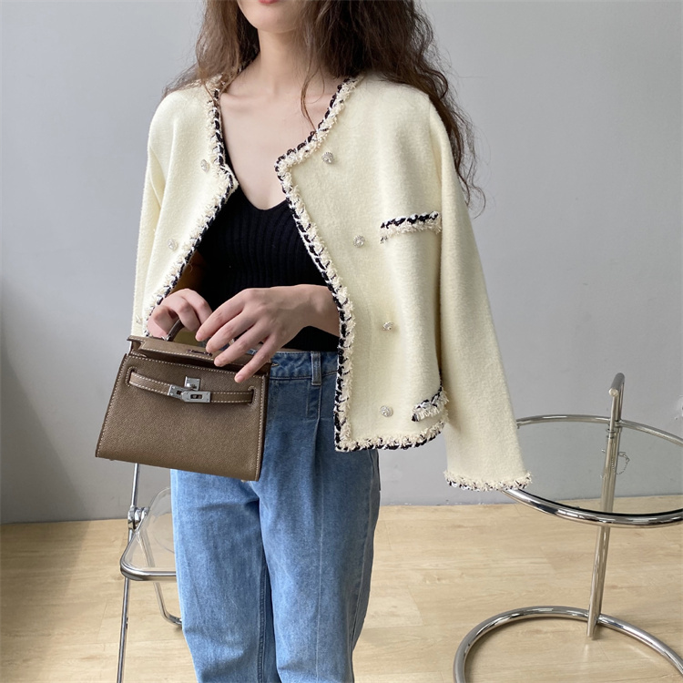 レディースカーディガン ショート丈ニットカーディガン 長袖 装飾ボタン付き