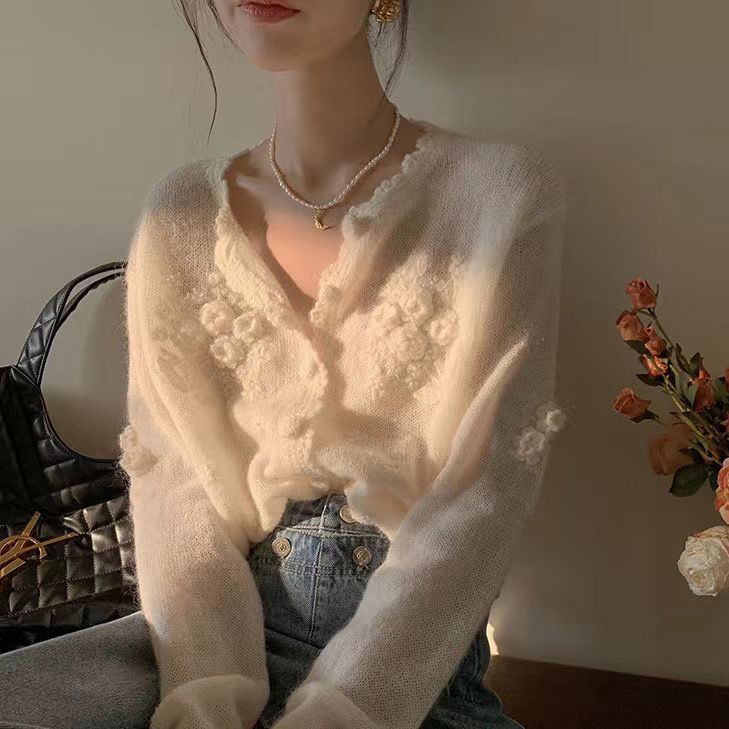 レディースカーディガン ショート丈 ふんわりニットカーディガン 花刺繍 白 可愛い