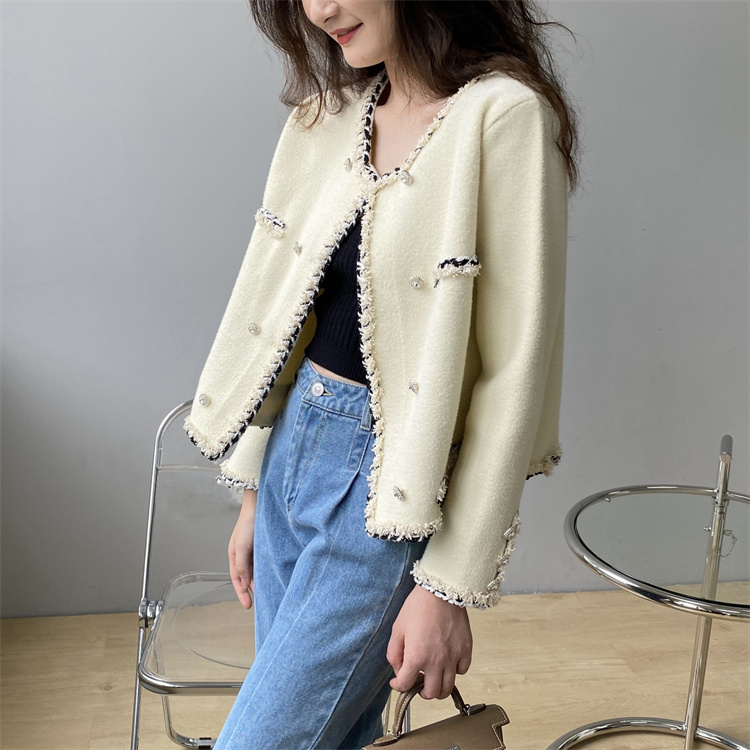 レディースカーディガン ショート丈ニットカーディガン 長袖 装飾ボタン付き