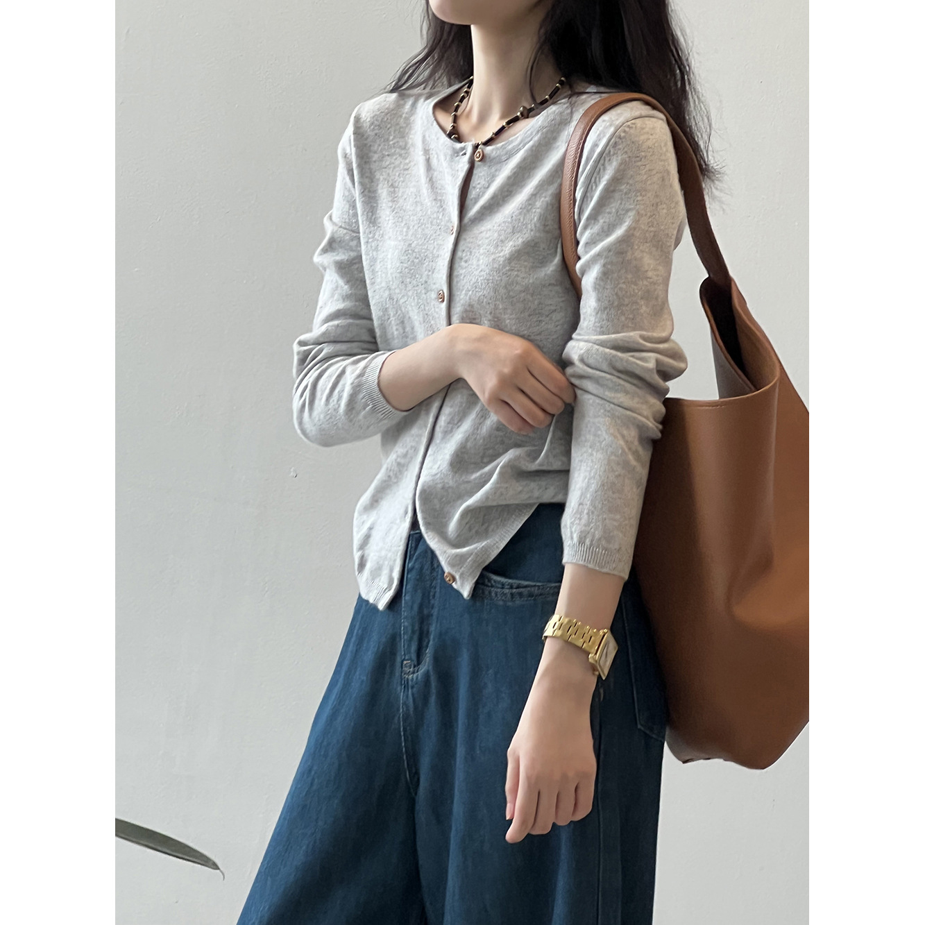 https://fulmo-img-server.com/cardigans/072e1978-5383-4a9b-8695-8d98de40815e.jpg