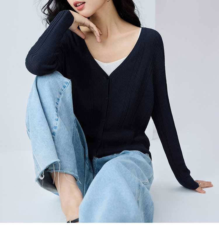 https://fulmo-img-server.com/cardigans/1756442727150_gayl2xnq_9u02u556.jpeg
