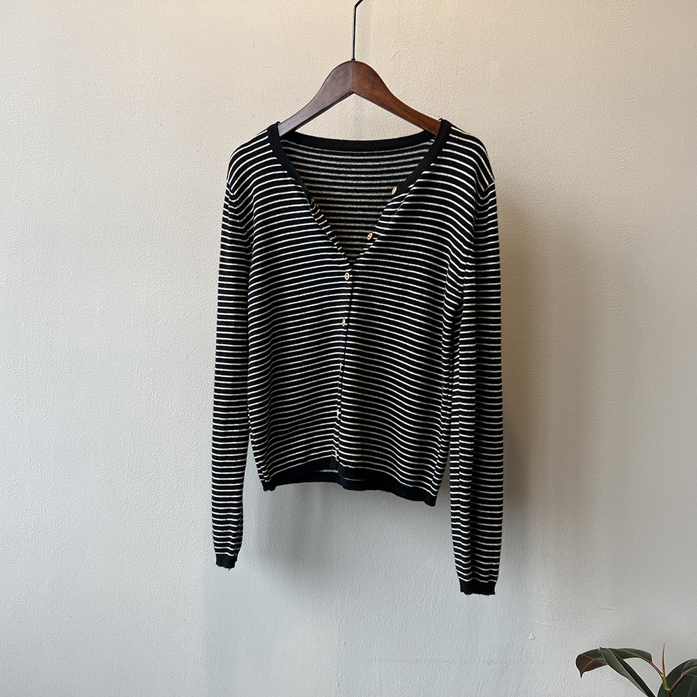 https://fulmo-img-server.com/cardigans/22fa54ab-c1ae-4ba6-a5da-3aa671423fef.jpg