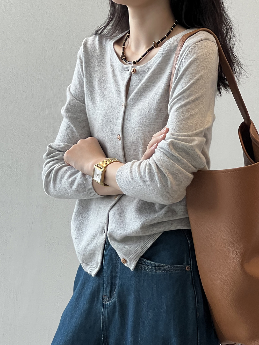 https://fulmo-img-server.com/cardigans/3b5b6b55-1dd2-4a4e-9fb1-40628839e873.jpg