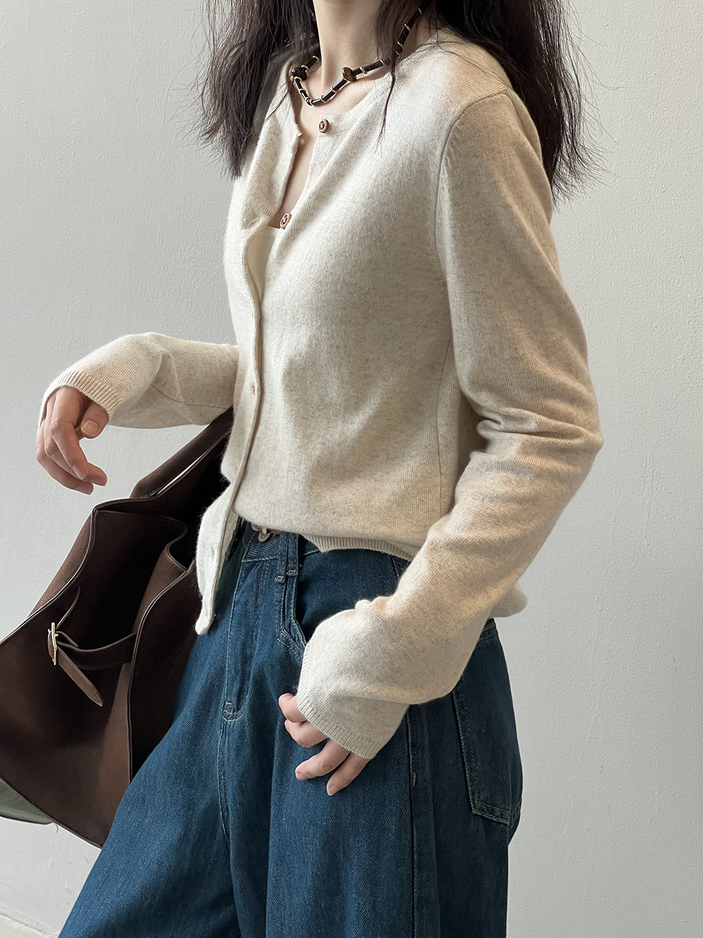 https://fulmo-img-server.com/cardigans/52fce001-14a7-4cde-9a81-8b333989a11c.jpg