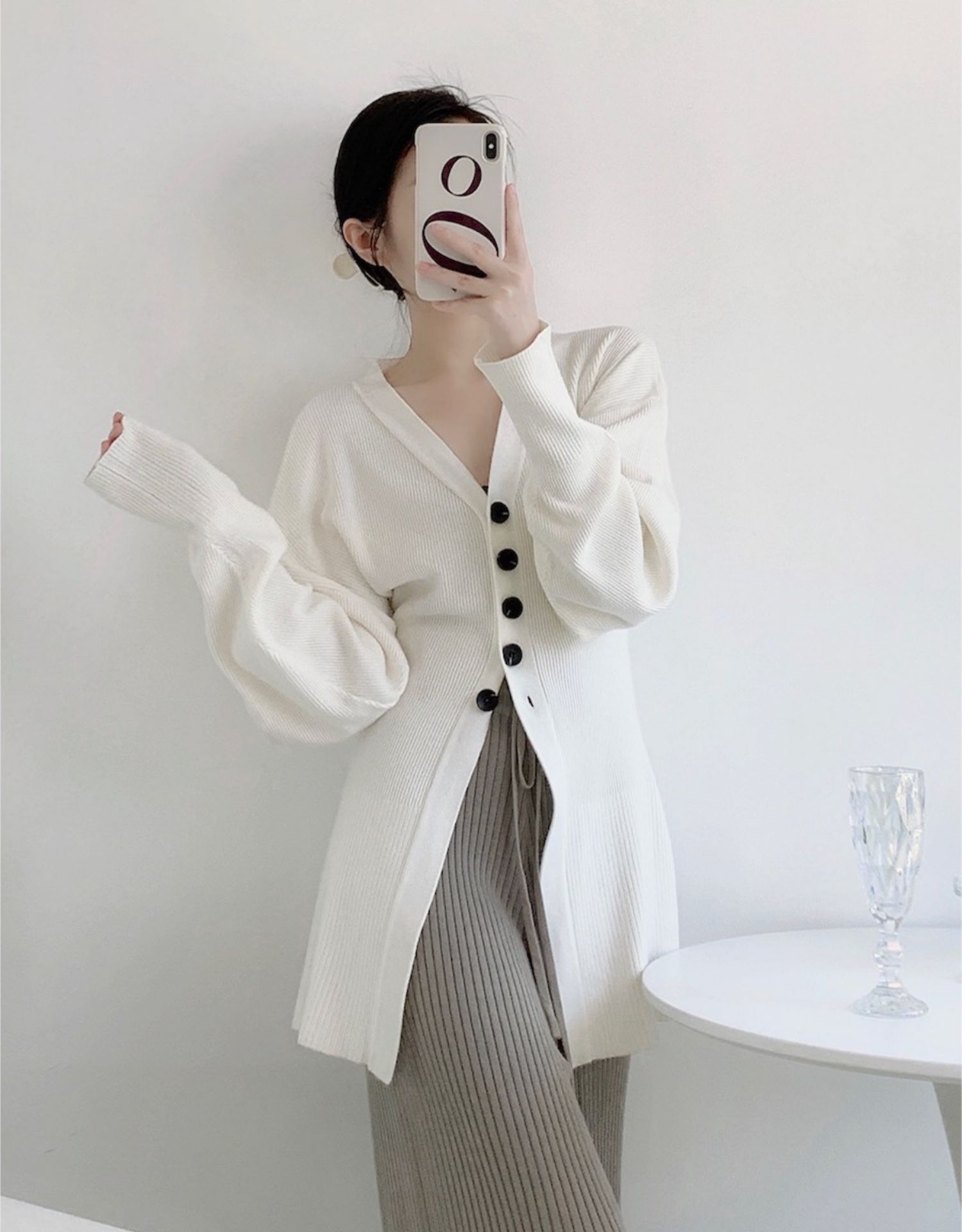 https://fulmo-img-server.com/cardigans/71308cae-a816-433b-b45f-17f23fb98cc6.jpg