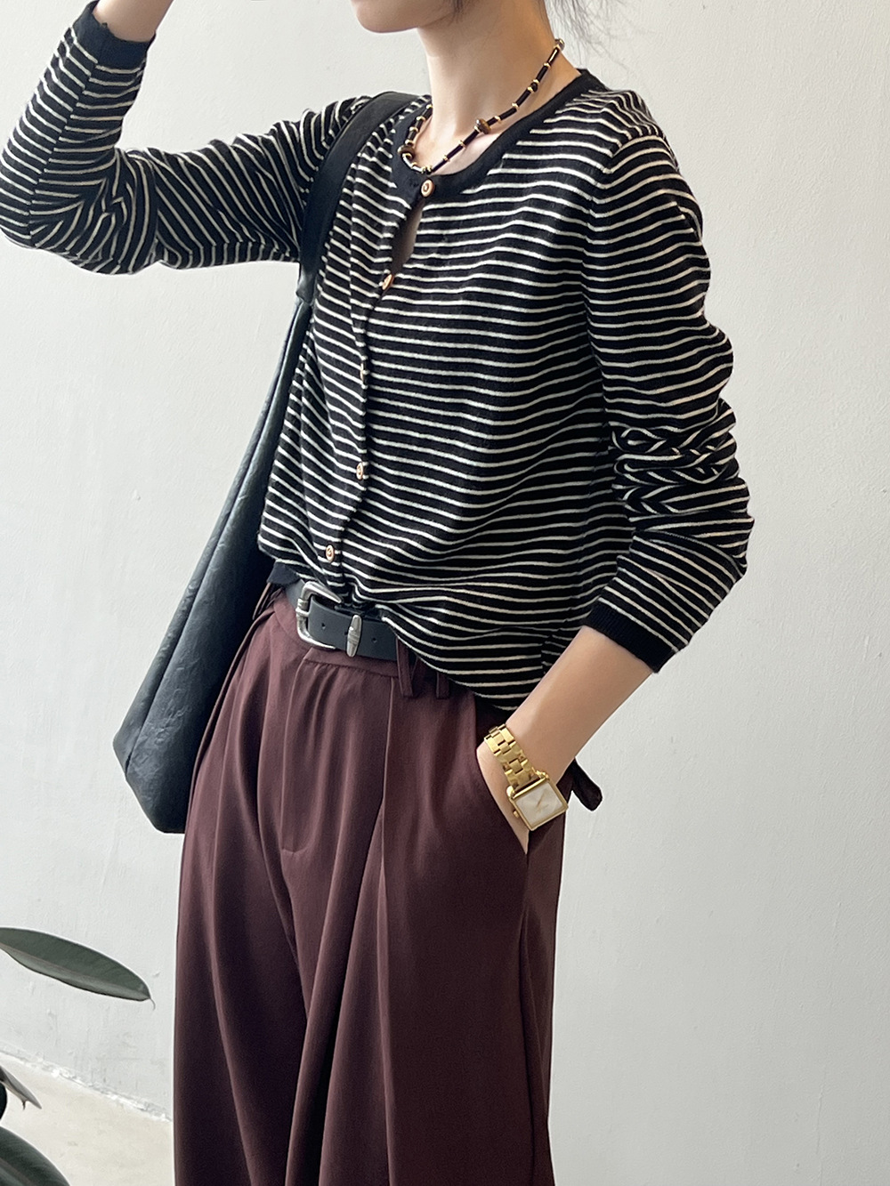 https://fulmo-img-server.com/cardigans/7619a3e4-2fca-4b03-b7d6-a1f3d6fba9fd.jpg