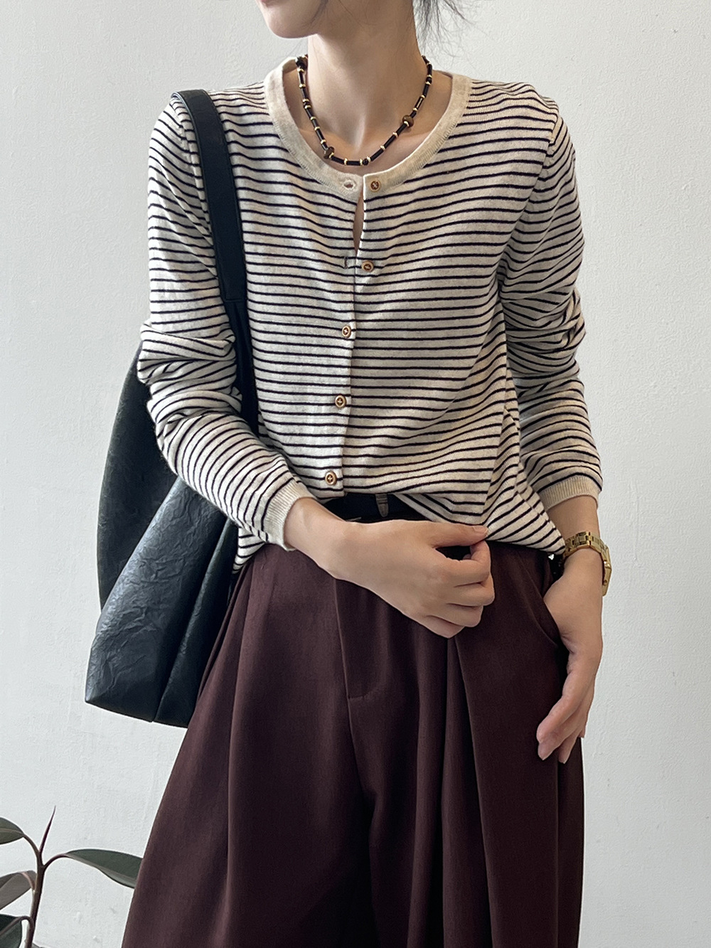 https://fulmo-img-server.com/cardigans/89042db2-fa5f-4f6d-a3e5-e1d58abddc11.jpg
