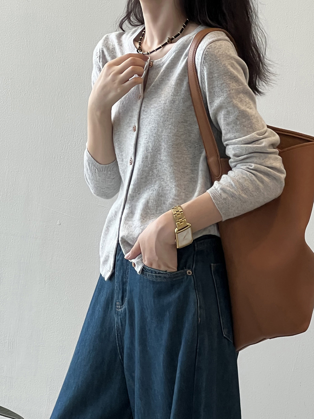 https://fulmo-img-server.com/cardigans/8c84f7ff-a953-47e1-b224-5f95aedbcc19.jpg