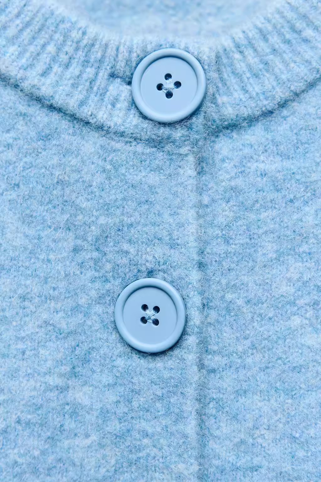 https://fulmo-img-server.com/cardigans/8d7de217-4120-4f63-a1ba-a8a1a7dd8eae.jpg