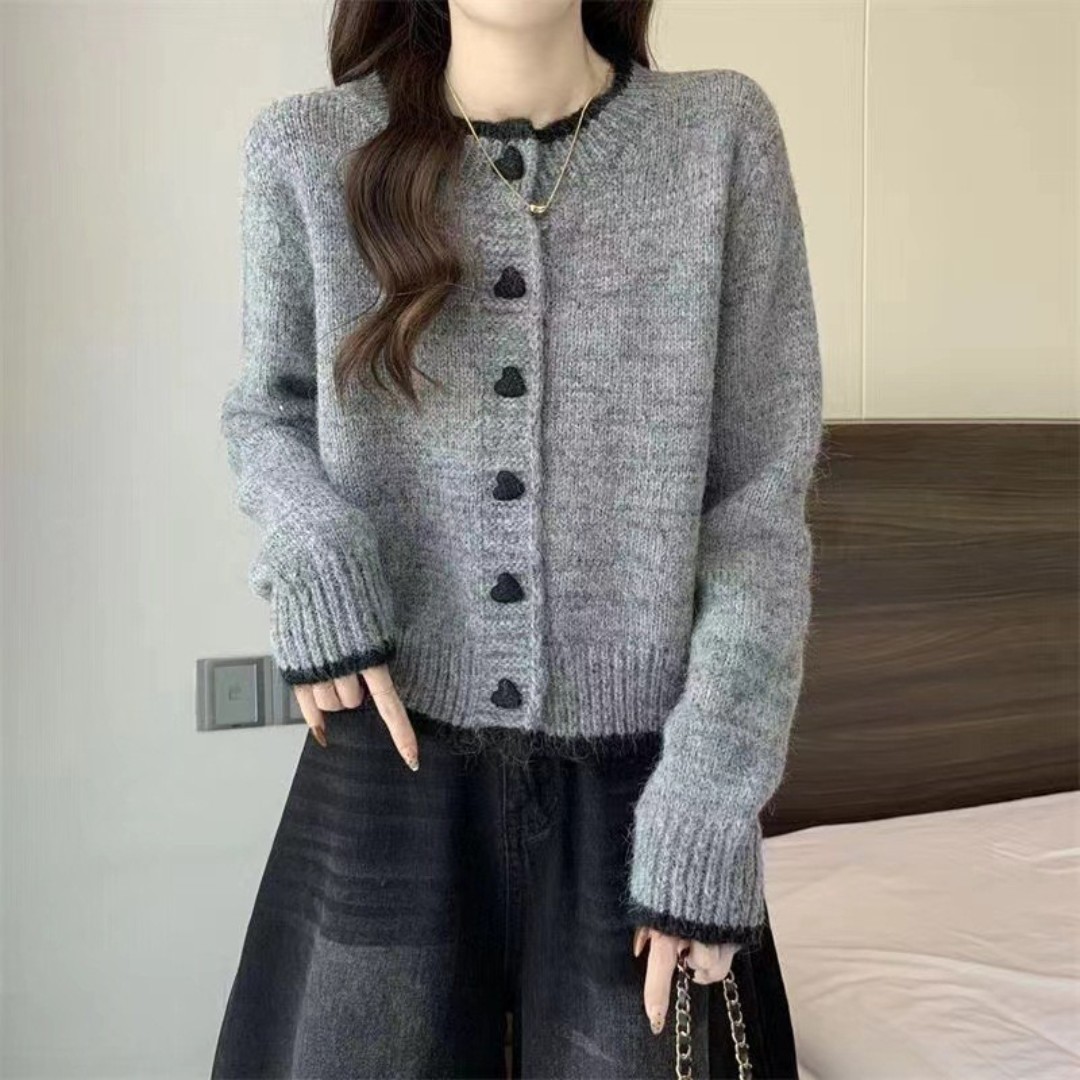 https://fulmo-img-server.com/cardigans/a63ac7d5-60b3-4c50-8faa-9552baa4f009.jpg