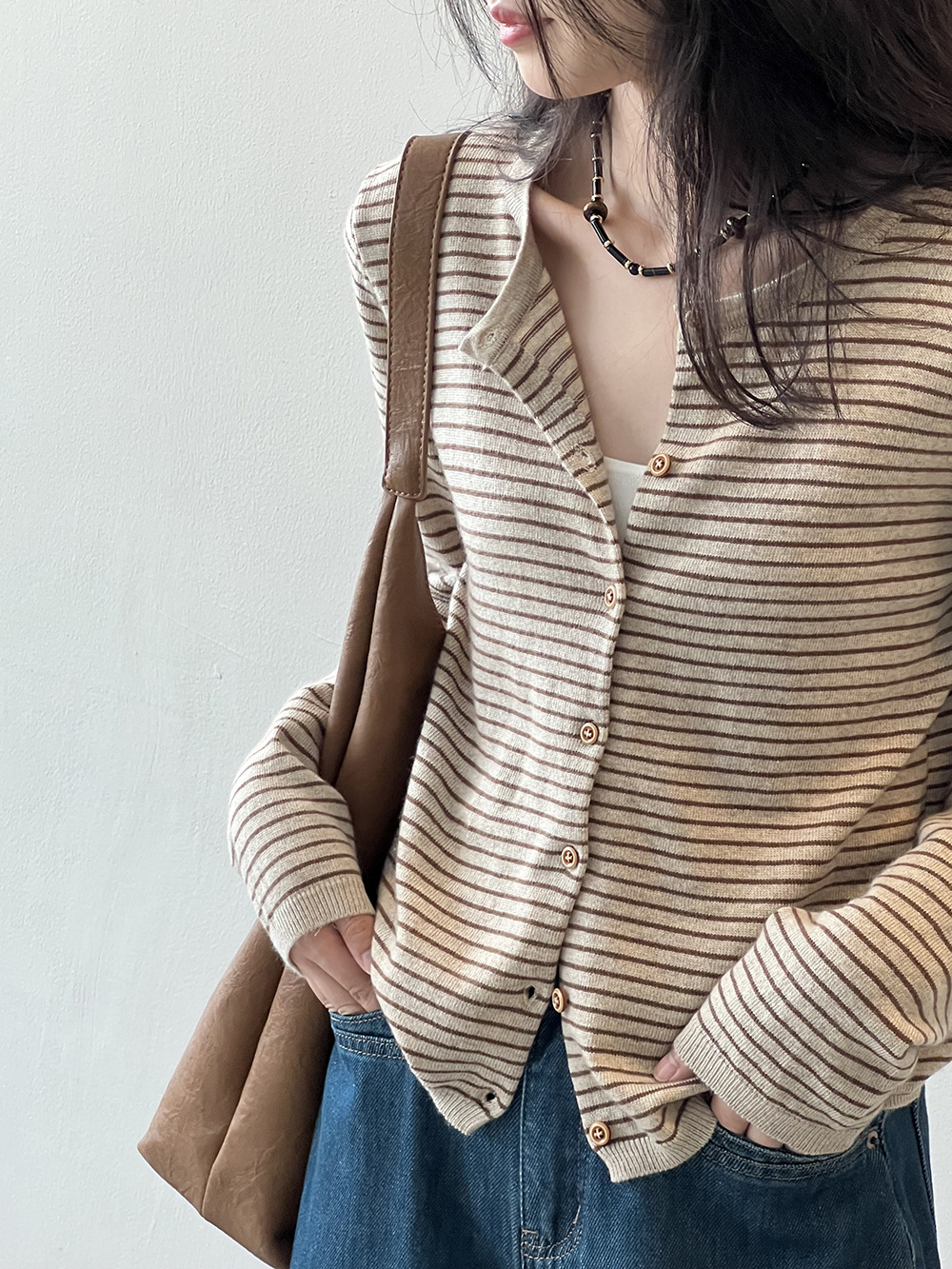 https://fulmo-img-server.com/cardigans/a9d5deb9-9a24-4565-bf2d-1ca18bbb29f4.jpg