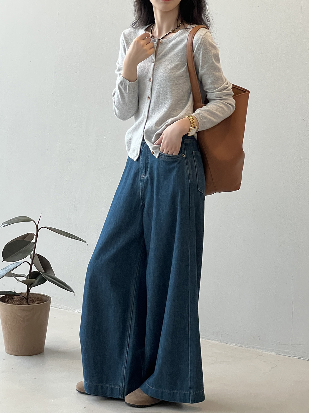 https://fulmo-img-server.com/cardigans/ae0cb2f2-4e82-46db-b337-611e99a33d6b.jpg