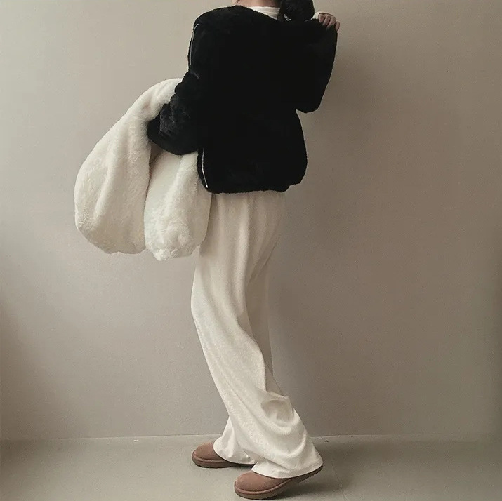 https://fulmo-img-server.com/cardigans/afee1a9e-18be-421e-8e10-26af10bceb7d.jpg