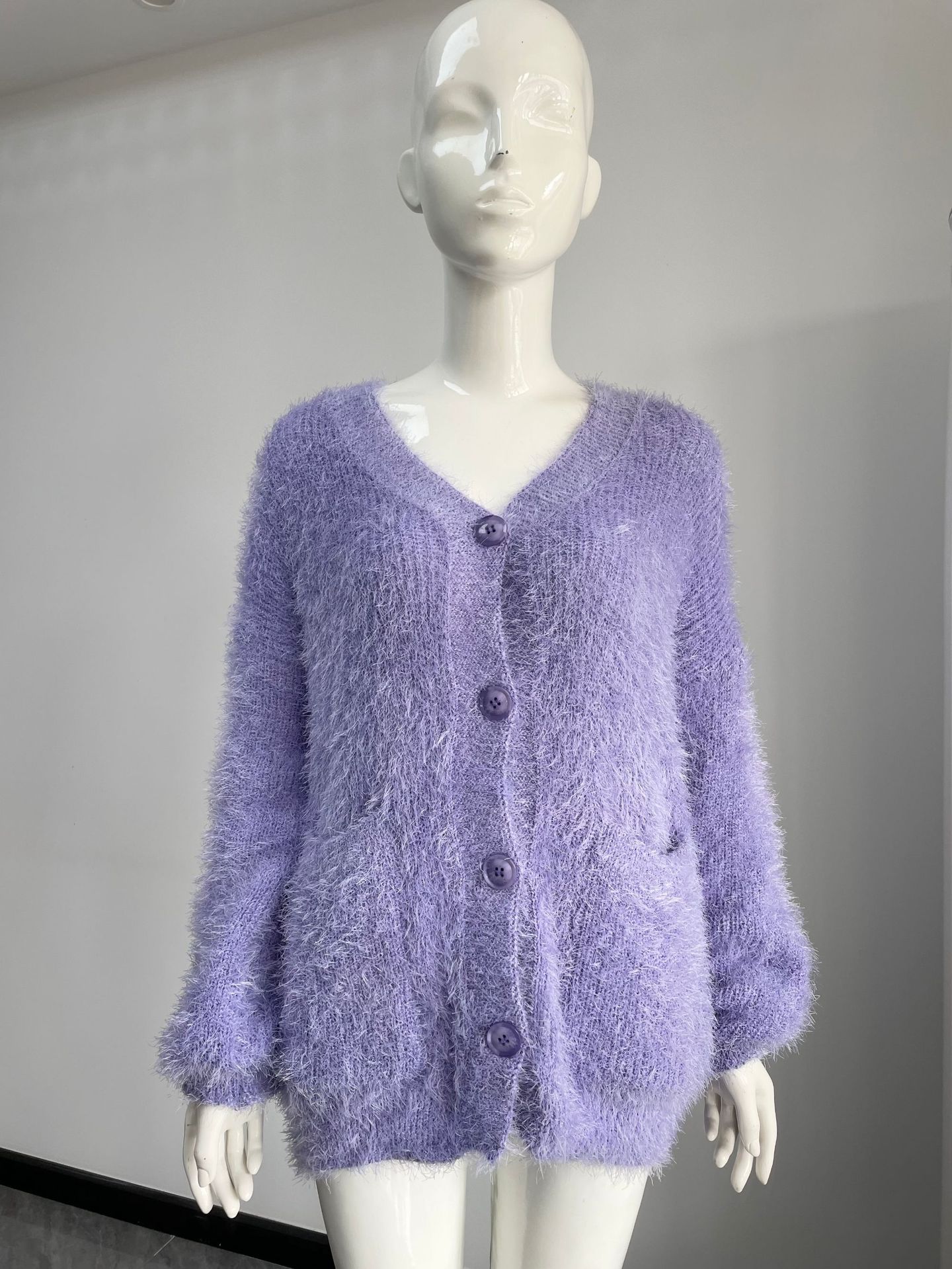 https://fulmo-img-server.com/cardigans/b311a6eb-320a-4e7b-ab2e-b29ee2b37ad6.jpg