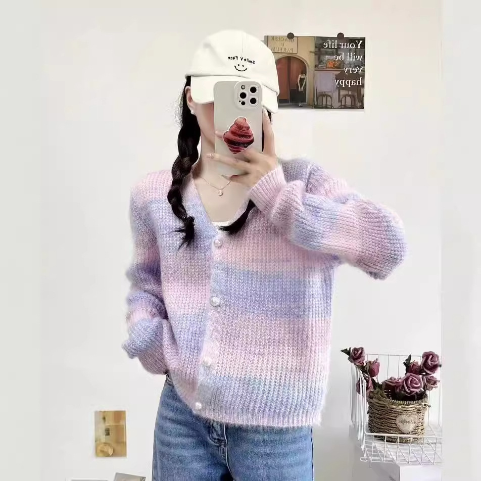 https://fulmo-img-server.com/cardigans/b698d47b-3ca8-4bc7-9865-30706b912bf7.jpg