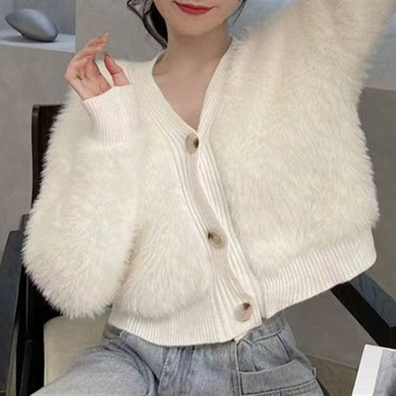 https://fulmo-img-server.com/cardigans/c7b1a641-b6e4-4146-8f92-7d59873f70b1.jpg