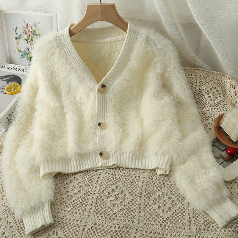 https://fulmo-img-server.com/cardigans/c94aeb63-eded-494b-8af5-469a960b1668.jpg