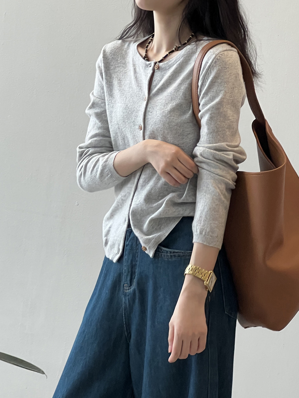 https://fulmo-img-server.com/cardigans/d990fb0a-96a8-43af-bb91-9a721ba4b36c.jpg