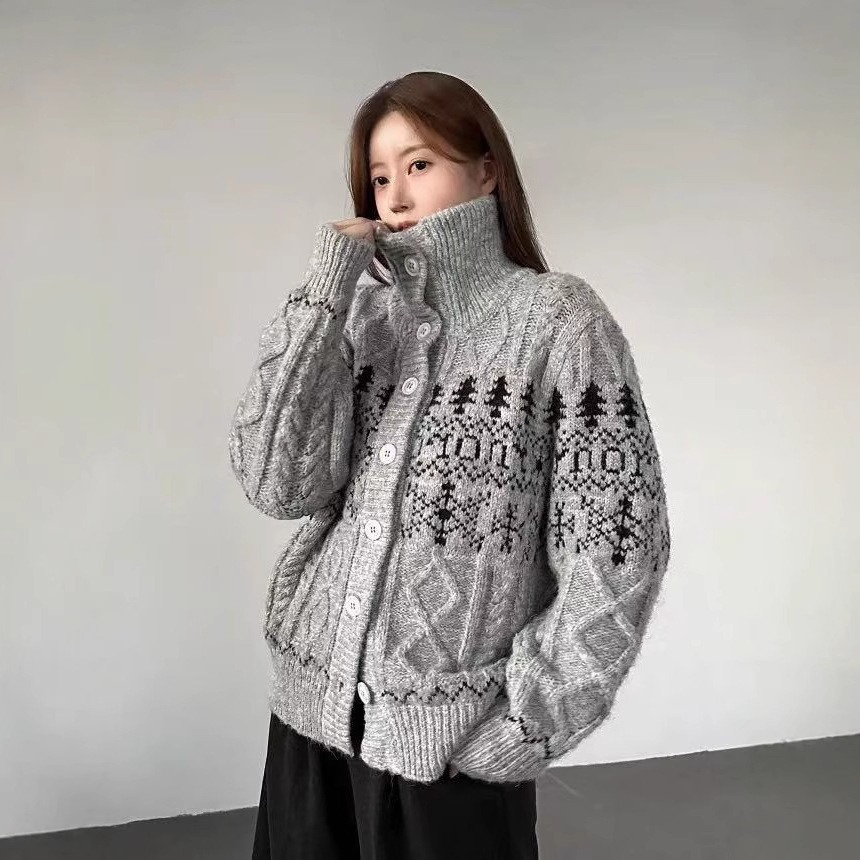 https://fulmo-img-server.com/cardigans/dd94bd69-3b9b-4dac-8518-f40097ee3dcc.jpg