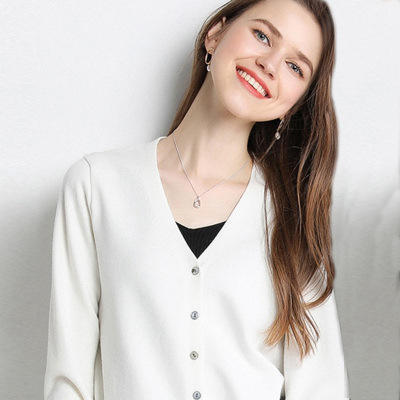https://fulmo-img-server.com/cardigans/ddd3e2da-76cb-4dc5-9d8a-64dea98b41ab.jpg
