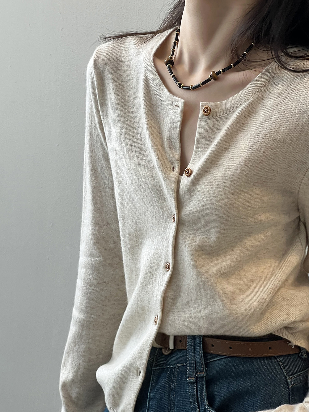 https://fulmo-img-server.com/cardigans/e8d6abc3-f53d-4f4f-9d31-21bb7eb00125.jpg