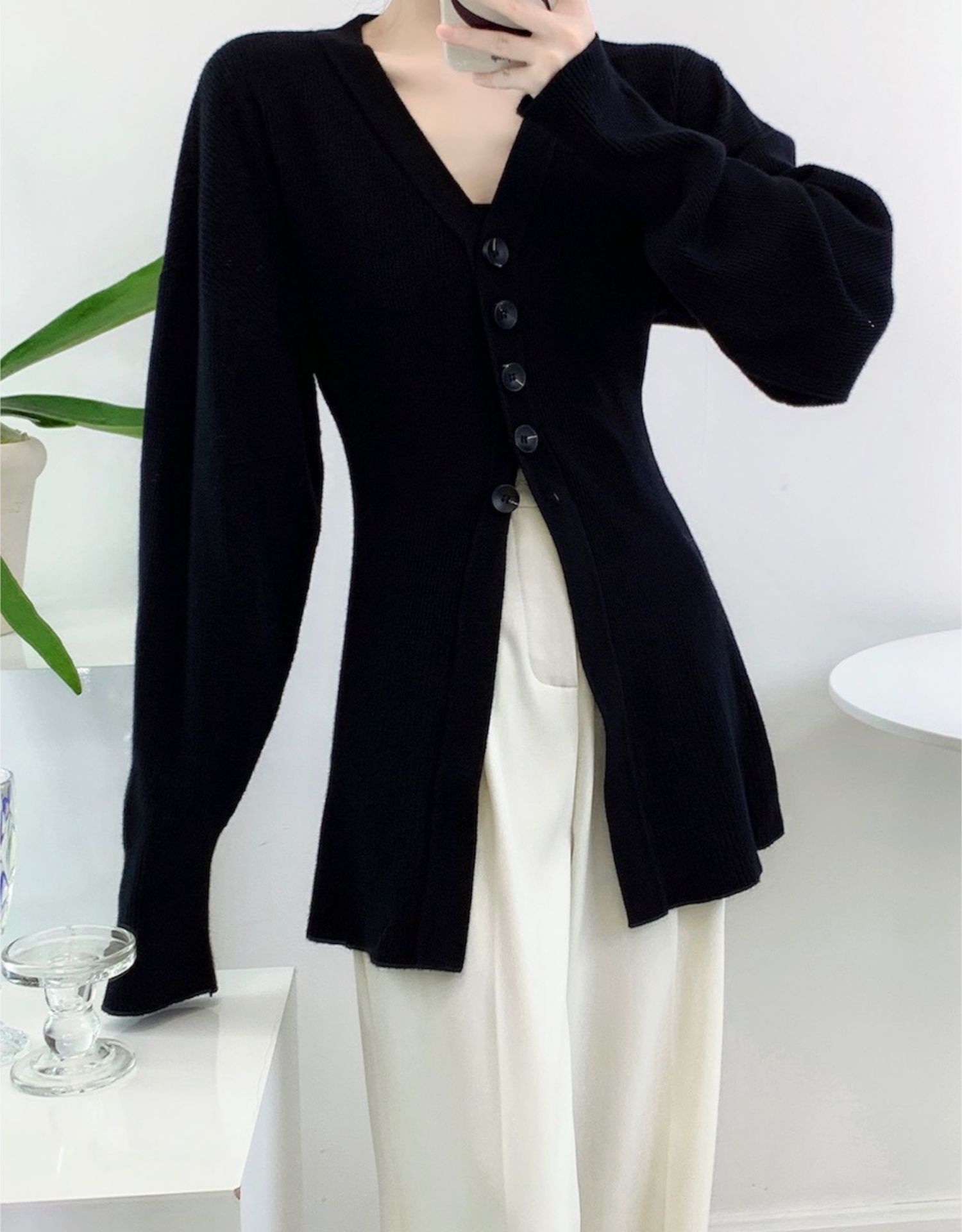 https://fulmo-img-server.com/cardigans/f44277a6-75e9-4a5f-a988-f1deb1134d40.jpg