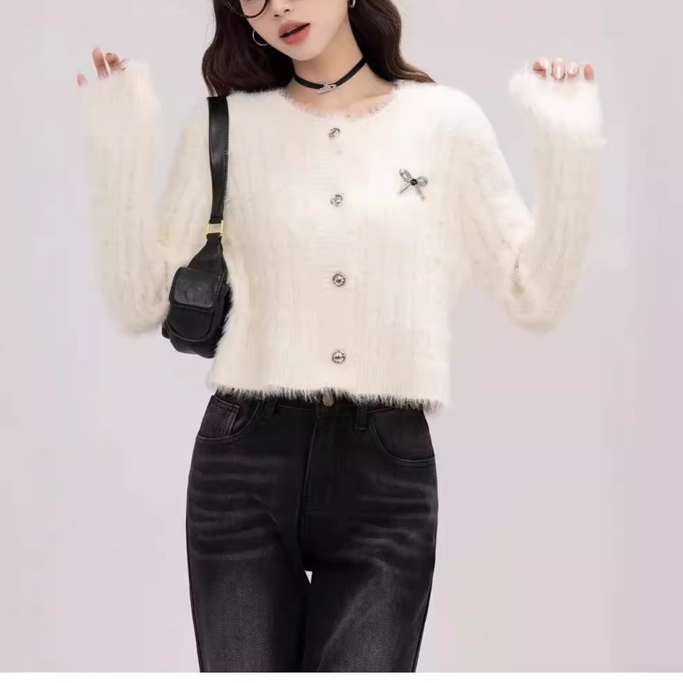 https://fulmo-img-server.com/cardigans/f606b1c0-1130-4056-a4df-13ce645390d0.jpg