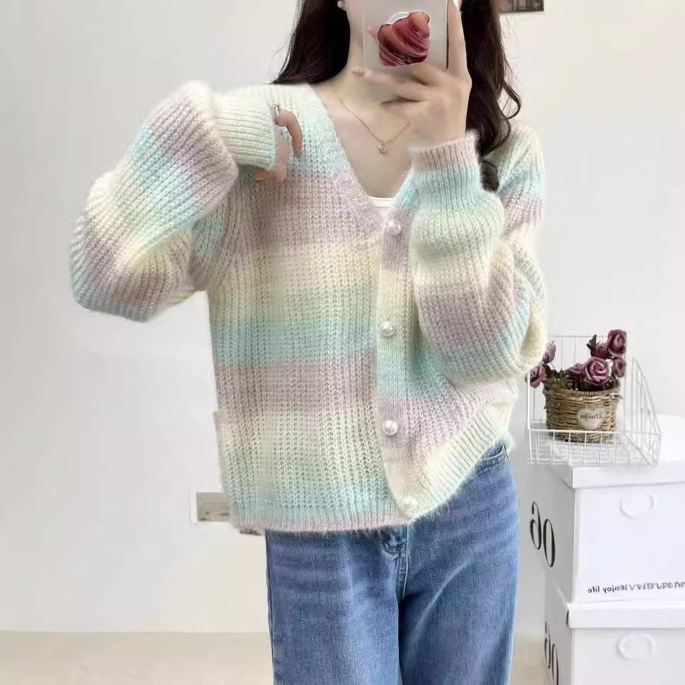 https://fulmo-img-server.com/cardigans/f9c81306-a8ee-41b3-a950-a1f0f430ed85.jpg