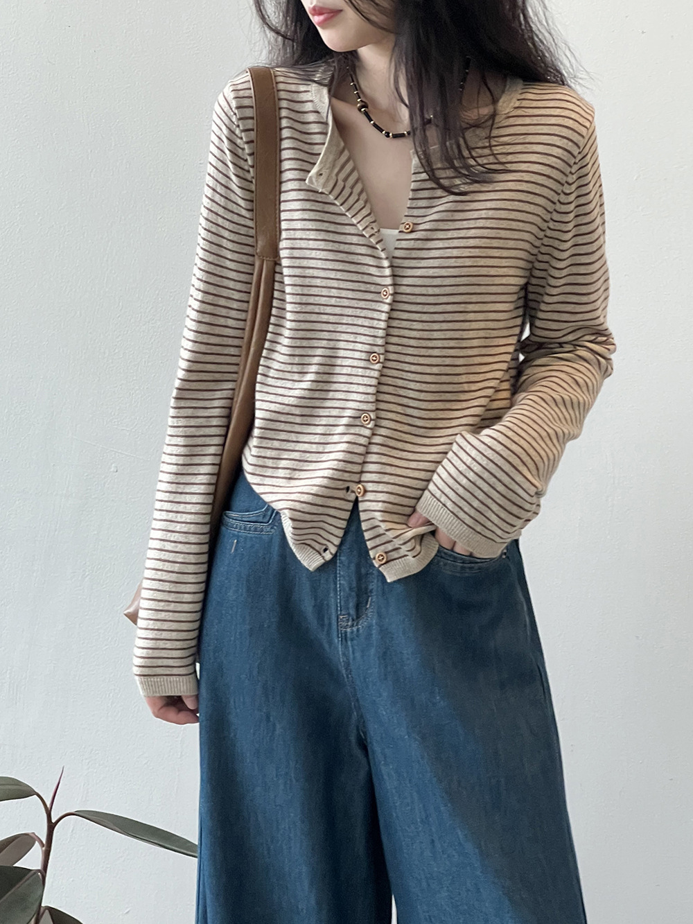 https://fulmo-img-server.com/cardigans/fb6b3d1e-10f8-4e60-91ba-58708d8f3c48.jpg