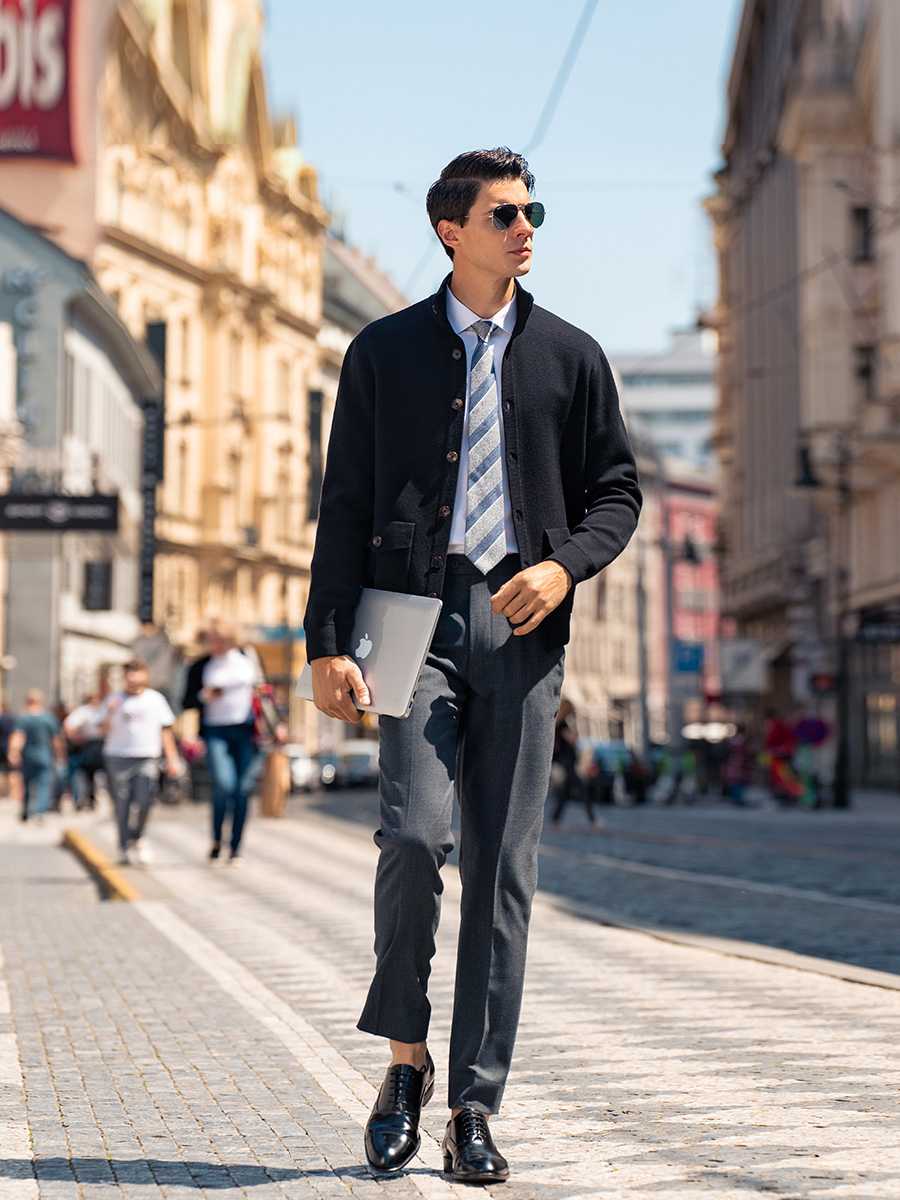 https://fulmo-img-server.com/cardy-cardy/1756443337226_sg6qhpir_p7z98l4s.jpeg