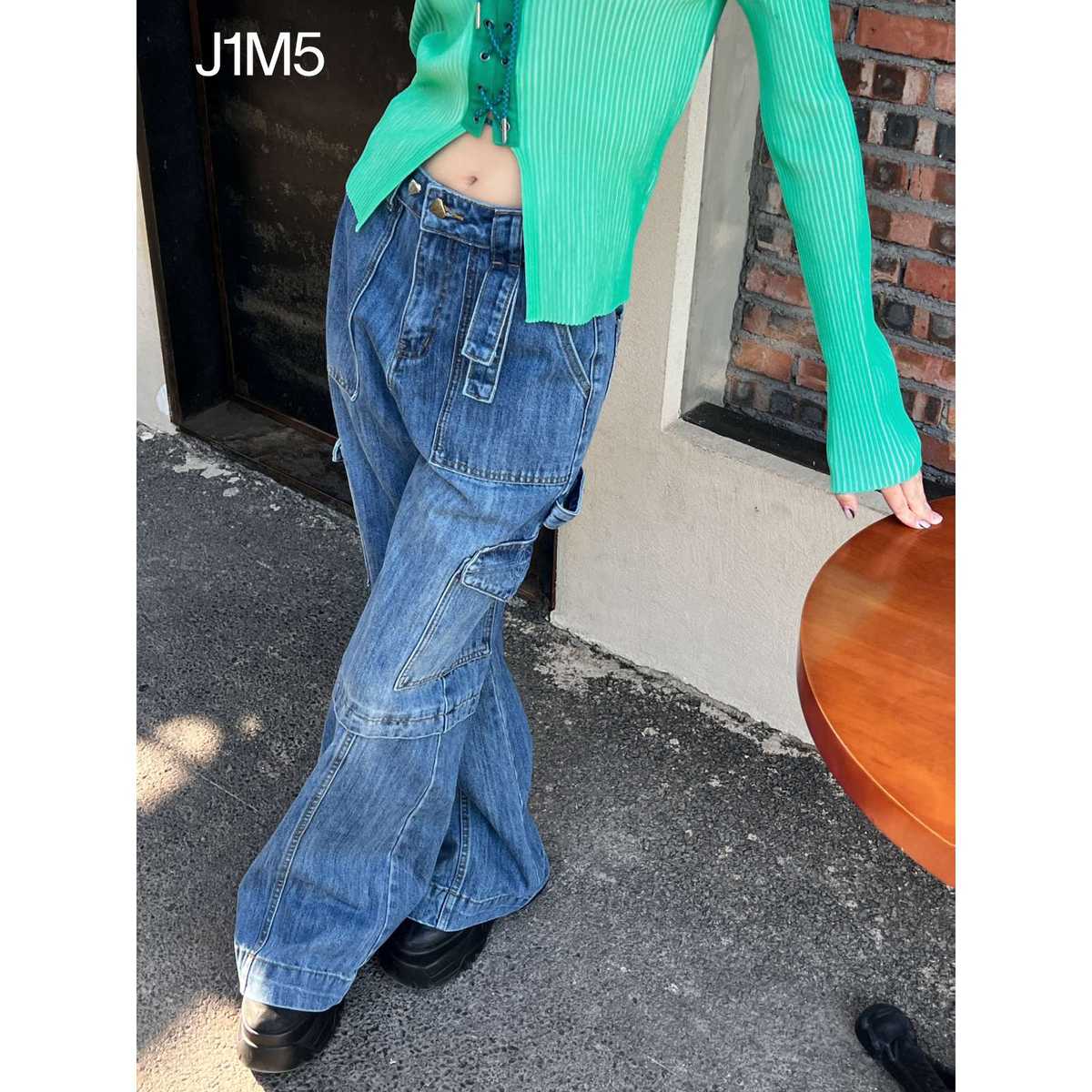 トレンド感抜群！グレーパーカーと相性バツグンのカーゴパンツ10選