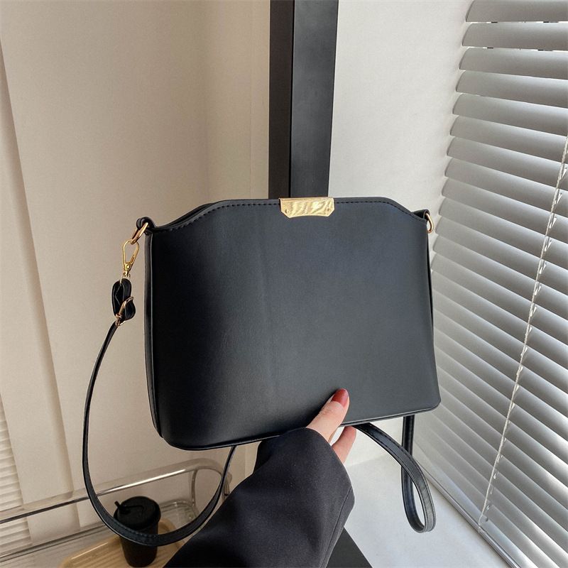 ビジネスバッグ レディース 上品シンプル 艶やか斜め掛けバッグ