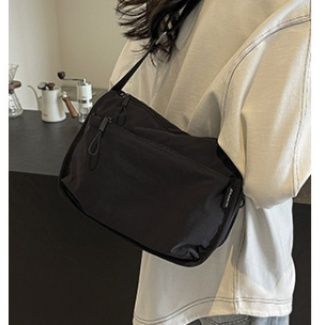 ビジネスバッグ レディース 軽量シンプル斜め掛けショルダー