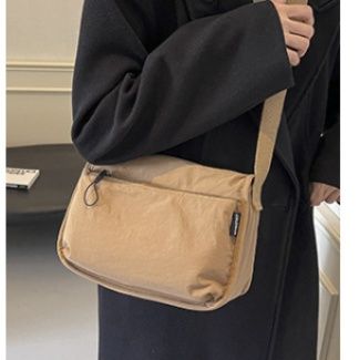 ビジネスバッグ レディース 軽量シンプル斜め掛けショルダー