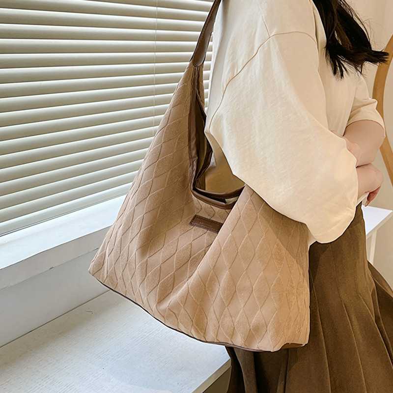 ビジネスバッグ レディース ビジネスバッグ レディース キルティング加工 ホーボー型 肩掛けバッグ