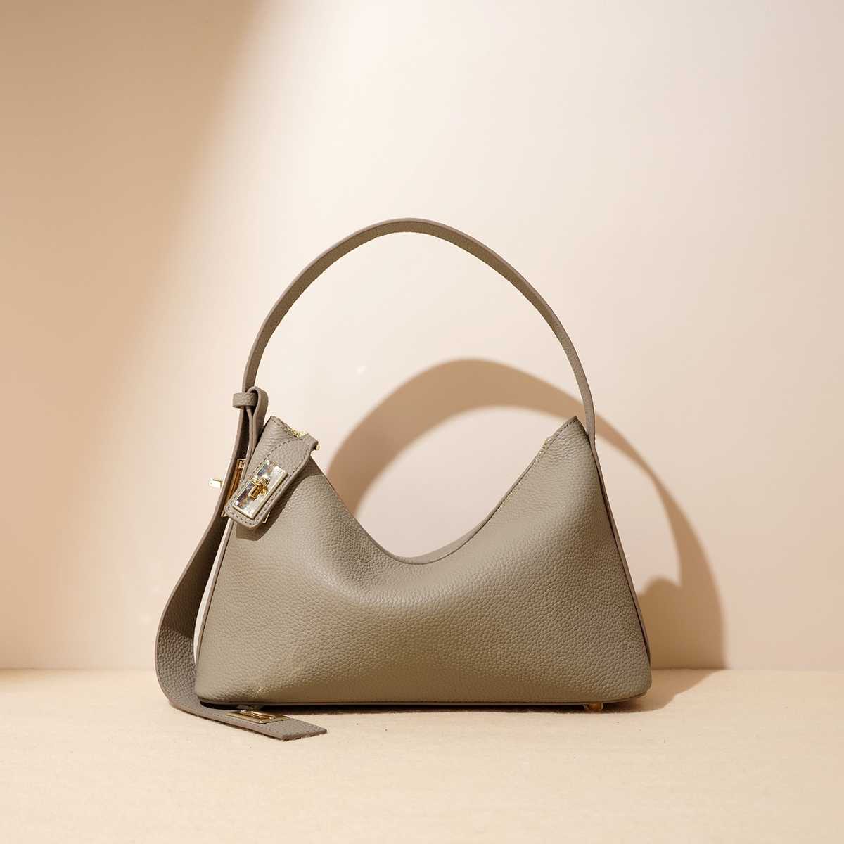 ビジネスバッグ レディース 曲線美が魅せる 洗練ハンドバッグ