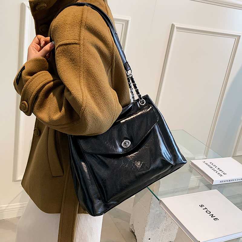 ビジネスバッグ レディース 艶やか本革チェーンハンドルトート