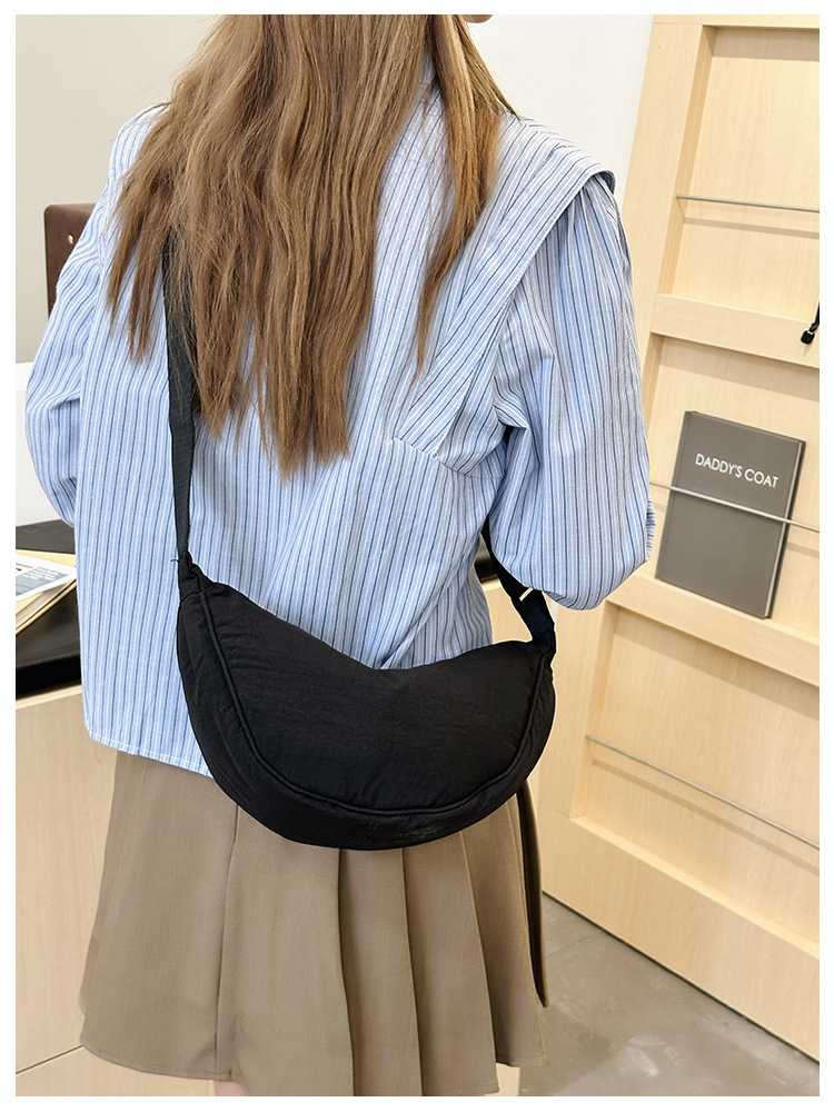 ビジネスバッグ レディース 三日月形 シンプル ショルダーバッグ