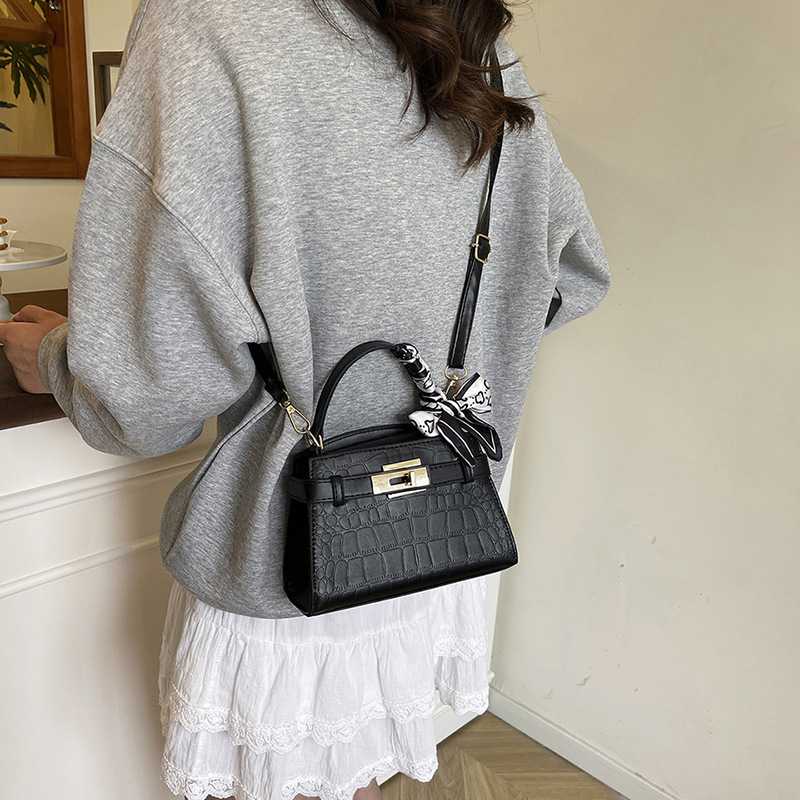 ビジネスバッグ レディース クロコ調ミニハンドバッグ