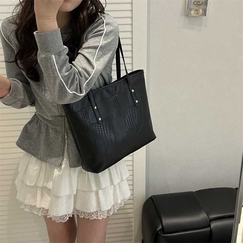 ビジネスバッグ レディース クロコ風型押しエレガントトート