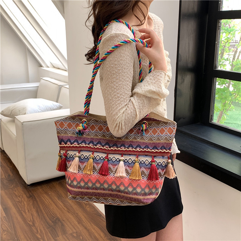 ビジネスバッグ レディース エスニック柄タッセル付き大容量トートバッグ