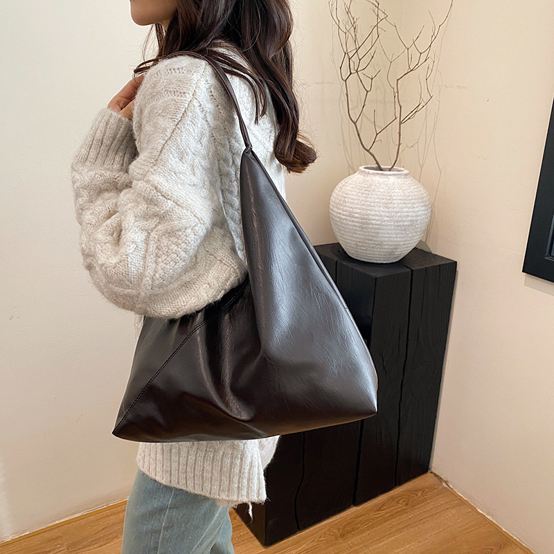 ビジネスバッグ レディース 上品な三角フォルム ゆったりショルダー