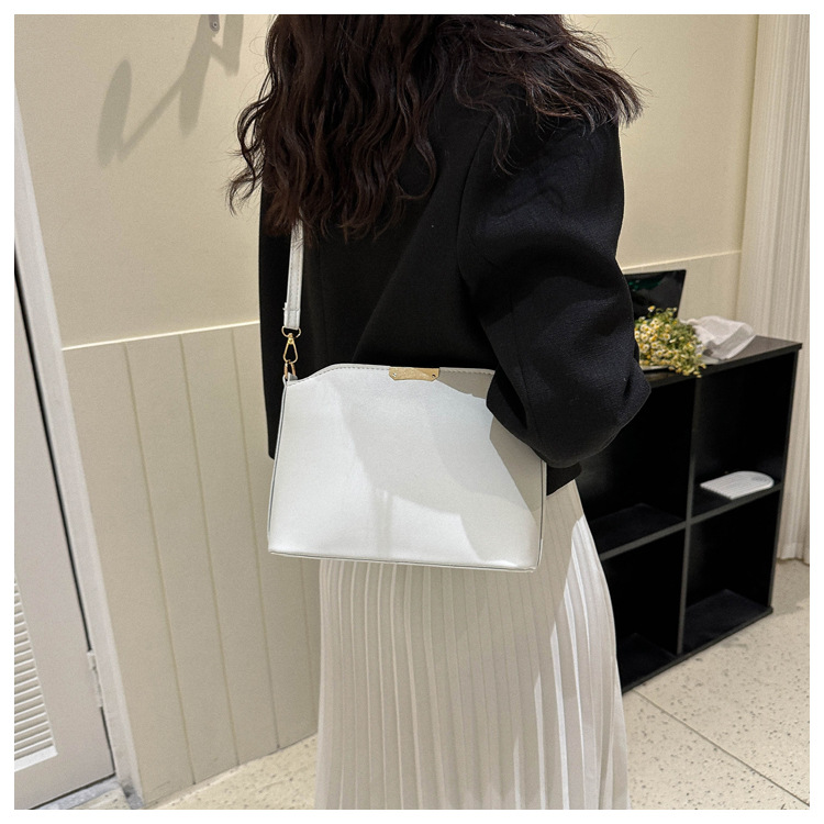 ビジネスバッグ レディース 上品シンプル 艶やか斜め掛けバッグ