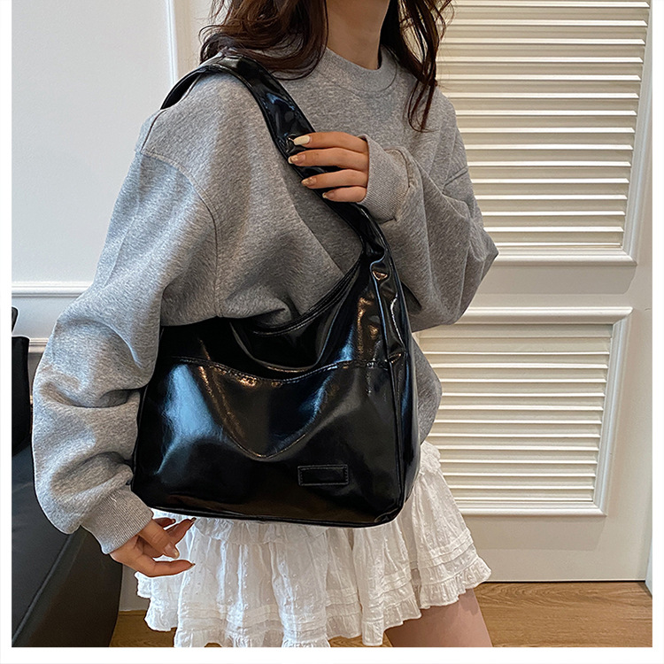 ビジネスバッグ レディース 艶やか曲線美ショルダートート